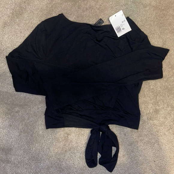 Forever 21 Black Long Sleeve Crop Top with Tie, NWT, Size: XL - Picture 2 of 2